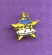 Rare Pins Femme Pin Up Nuit Du Feu Goussainville ( Pompier ? ) Zamac Numéroté 0305 T159 - Pin-ups
