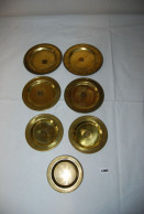 C189 7 Anciens Sous Plats En Cuivre Jaune - Plat De Service - Koper