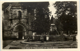 Gotha, Portal Der Margaretenkirche Und Neumarkt-Brunnen - Gotha