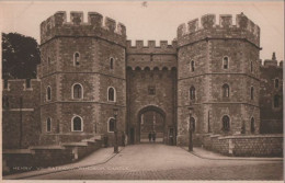 58132 - Grossbritannien - Windsor - Castle, Henry VII. Gateway - Ca. 1955 - Windsor Castle