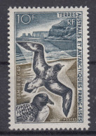TIMBRE TAAF OISEAU DAMIER DU CAP N° 28 NEUF ** GOMME SANS CHARNIERE - Unused Stamps