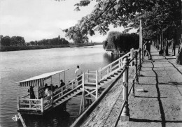 03 VICHY Embarcadère De La Vedette Du Golf Sur Les Berges De L'Allier  N° 115 \KEVREN0774 - Vichy