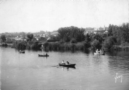 03 VICHY Barques Et Canotage Sur Les Rives De L'Allier édition Yvon  N° 117 \KEVREN0774 - Vichy