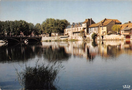 03 MONTLUCON Les Bords Du Cher Et Le Pont Neuf N° 24 \KEVREN0774 - Montlucon