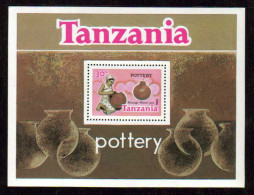 1985-Tanzania (MNH=**) Foglietto S.1v."Artigianato"catalogo Euro5,50 - Tanzania