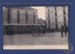 FRANCE. 19. Paris - Caserne De Reuilly - Présentation Du Drapeau Aux Jeunes Soldats - Kasernen