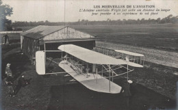 LES MERVEILLES DE L AVIATION L AVIATEUR AMERICAIN WRIGHT FAIT SORTIR SON AVION DU HANGAR CPA BON ETAT - ....-1914: Precursores