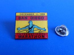 Pin's International Marathon San Diego - December 11, 1988 - Course à Pied Athlétisme (PE6) - Atletiek