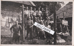 CAMP De PRISONNIERS De SENNE Carte Photo Prisonniers Français Stalag 326 (VIK) K N° 25 Derrière Les Barbelés Juillet1943 - War 1939-45