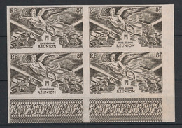 REUNION - 1946 - PA N°YT. 35 - Victoire - Non Dentelé / Imperf. - Bloc De 4 Coin De Feuille - Neuf Luxe ** / MNH - Luftpost