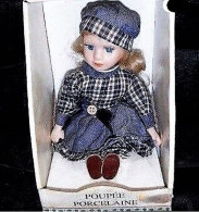 * Poupée Porcelaine D'une Trentaine D'année - Dolls