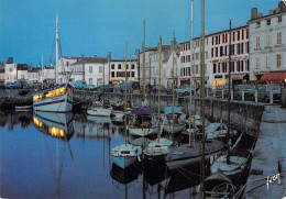 17 - Saint Martin De Ré - Une Très Jolie Vue Du Port Et Du Quai, Le Soir - Saint-Martin-de-Ré