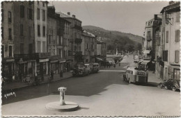 D 12 SAINT AFFRIQUE  Place De La Liberte    (Autocars Voiture) - Saint Affrique