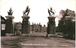 CPA Carte Postale  Royaume Uni London Richmond Upon Thames Hampton Court Trophy Gate  VM82534 - London Suburbs