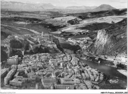 AMHP1-0011-04 - SISTERON - Vue Panoramique Aérienne Et La Vallée De La Durance - Les Alpes Dauphinoises - Sisteron