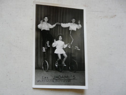 PHOTO ACROBATES : LES JADAMI'S - Photo DUBOIS - BONNEVAL - Famous People