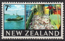 NEW ZEALAND/1969/MNH/SC#415/FISHING / BOATS / 70c TRAWLER AND CATH - Ongebruikt