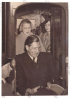 RO 08 - 19211 King CAROL II & Magda LUPESCU, London, Royalty, Train, Romania ( 17/12 Cm ) - Old Press PHOTO - Famous People