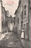 . 88 . CHATEL . Rue De La Fontaine Et Les Vieux Remparts . Animation . - Chatel Sur Moselle