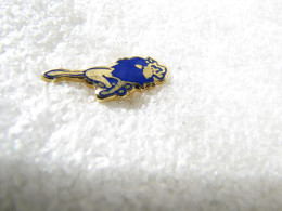 PIN'S    LOGO   PEUGEOT LE  LION  Email Grand Feu - Peugeot