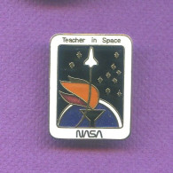 Superbe Pins Espace Navette Spatiale  Nasa  Egf Signé Galaxy Contact Q279 - Ruimtevaart