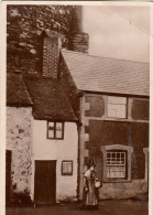 P84. Vintage Postcard. The Smallest House In Britain, Conway, Caernarvonshire - Caernarvonshire
