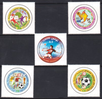 2004 -Tunisie/ Lot De Timbres Football En Tunisie -  En Forme Ciculaire 5 V / MNH***** - 2002 – Corea Del Sud / Giappone