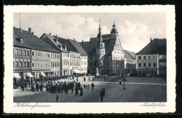 AK Hildburghausen, Marktplatz Mit Bewohnern  - Hildburghausen