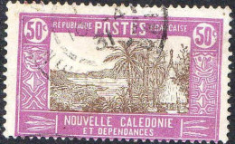 Nle-Calédonie Poste Obl Yv: 150 Mi:148 Case De Chef Indigène Sous Cocotier (Beau Cachet Rond) - Oblitérés