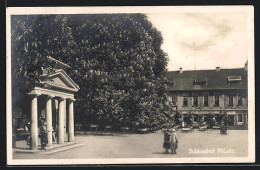 AK Dresden-Pillnitz, Schlosshof Mit Restaurant Und Kastanienblüte  - Pillnitz