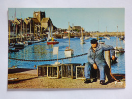 BARFLEUR  ( 50) LE PORT + PECHEUR - Barfleur