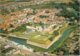 CPM. 59 GRAVELINES. VUE GENERALE AERIENNE. REMPARTS ET CITADELLE. - Gravelines