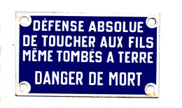 Plaque émaillée SNCF. Défense Absolue De Toucher Aux Fils ......... Danger De Mort. - Railway