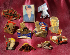 Lot 11 Pin's"JOHNNY HALLYDAY CHANTEUR"GUITARE"EAGLE WEST"LEGEND"MOTO"VOITURE"VESTE CUIR"ROCK ROLL"MUSIQUE"VITTEL 91"croi - Lots