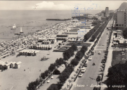 CARTOLINA  PESARO MARCHE LUNGOMARE E SPIAGGIA VIAGGIATA    Y15 - Pesaro