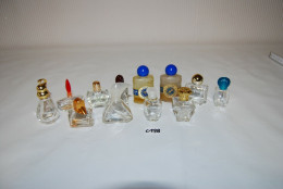 C198 Ensemble De 12 Miniatures De Parfums - Flacons De Collection - Flesjes (leeg)