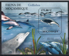 Mozambique 2011 Mi Block 517 MNH  (ZS6 MZBbl517) - Dolphins