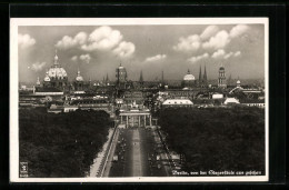 AK Berlin, Brandenburger Tor Von Der Siegessäule Gesehen  - Altri & Non Classificati