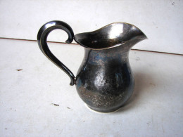 Lot. 2029. Petit Pot Au Lait. Poinçon O-W à Déterminer - Plata