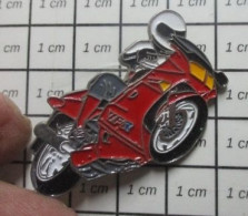 616C Pin's Pins / Beau Et Rare / MOTOS / GRAND PIN'S MOTO SPORTIVE ROUGE VFR Double Attache - Motorfietsen