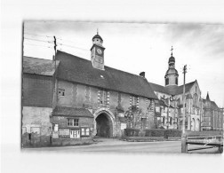 SAINT GERMER DE FLY : La Mairie, Entrée De L'Ancienne Abbaye - état - Autres & Non Classés