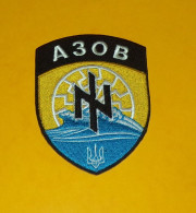 TISSU PATCH :   UKRAINE REGIMENT AZOV   , DIAMETRE 9 CM , BON ETAT VOIR PHOTOS . POUR TOUT RENSEIGNEMENT ME CONTACTER. R - Blazoenen (textiel)