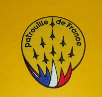 TISSU PATCH : PATROUILLE DE FRANCE  , DIAMETRE 9 CM , BON ETAT VOIR PHOTO . POUR TOUT RENSEIGNEMENT ME CONTACTER. REGARD - Blazoenen (textiel)