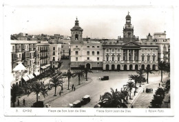 CPA  Espagne   CADIZ  Plaza De San Juan De Dias  / Place Saint Jean De Dieu        ( 2221)   Non écrite - Cádiz