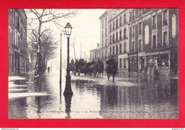 F-94-Ivry-10P201 Inondations De 1910, Le Boulevard Sadi Carnot, Vers La Place Nationale, Animation, Cpa BE - Ivry Sur Seine