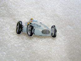 PIN'S    MERCEDES-BENZ FLÈCHE D'ARGENT W 154 - Mercedes