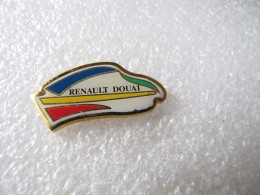 PIN'S   RENAULT  DOUAI - Andere & Zonder Classificatie