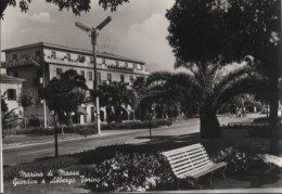 44087 - Italien - Marina Di Massa - Giardini E Albergo Torino - Ca. 1955 - Massa