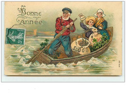N°11085 - Carte Fantaisie Gaufrée - Bonne  Année - Famille Dans Une Barque Avec Des Sacs De  Pièces D'Or - Neujahr