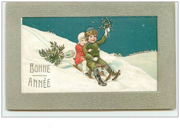 N°6998 - Carte Fantaisie Gaufrée - Bonne Année - Enfants Sur Une Luge - New Year